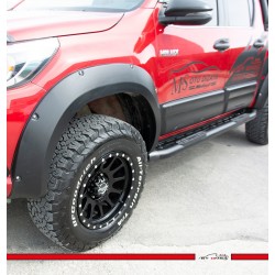 TOYOTA HILUX REVO 2015+2019  ÇAMURLUK KAPLAMASI (DODİK ) TAKIM ABS PLASTİK KROM VİDALI